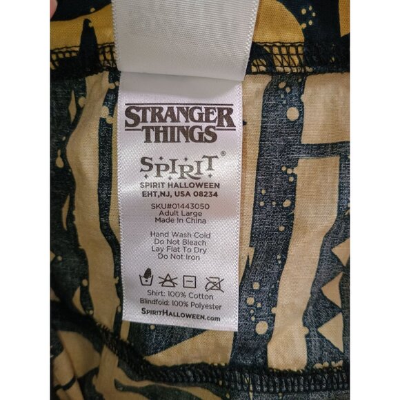 Netflix Stranger Things Men's Large Yellow Black Geometric Aztec Button Shirt - Picture 7 of 11